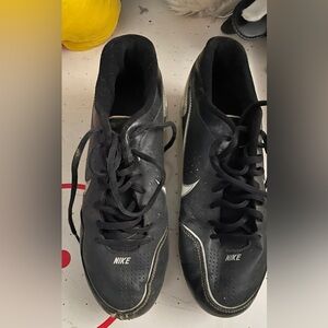 Nike Men's Black and White Athletic Cleats